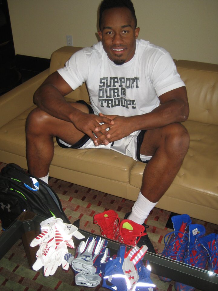 Jerome Cunningham New York Giants Game Worn & Signed Red & Blue Under  Armour Highlight Cleats - Big Dawg Possessions