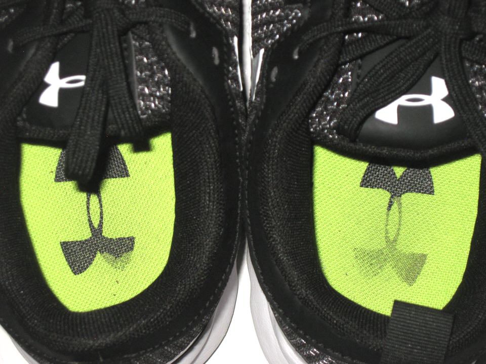 Black and neon clearance green under armour shoes