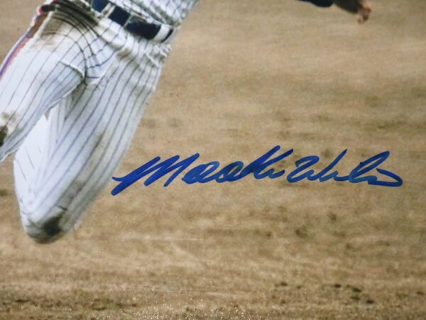 Mookie Wilson Signed New York Mets Rounding Bases 8 x 10 Photo - JSA Hologram