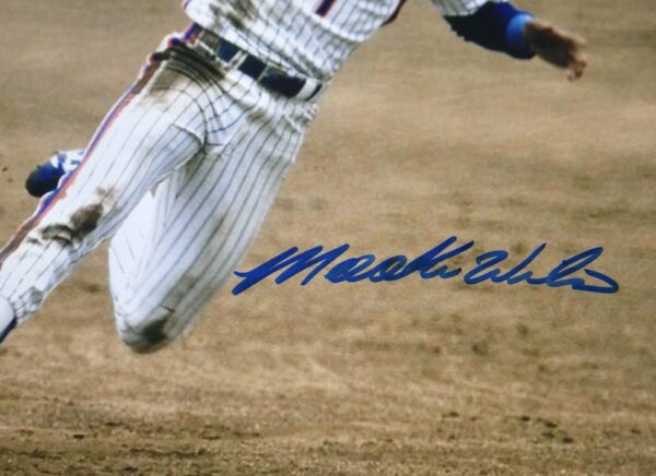 Mookie Wilson Signed New York Mets Rounding Bases 8 x 10 Photo - JSA Hologram