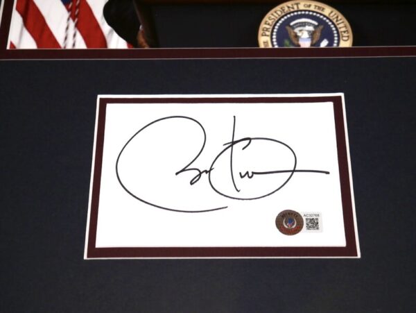 Barack Obama 44th President of the United States Autographed Signed Custom Framed Display - Measures 18.5 x 18.5 - Beckett LOA