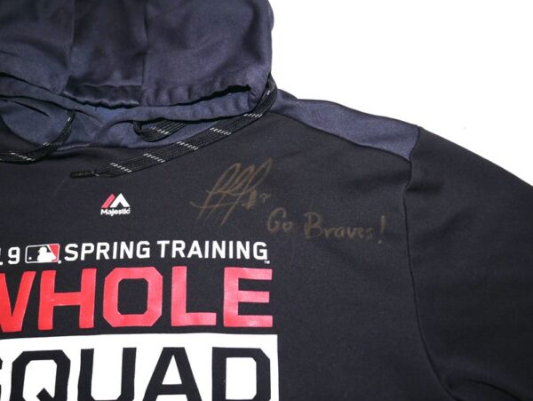 Rusber Estrada Team Issued & Signed Official Atlanta Braves 2019 Spring Training Whole Squad Ready Majestic Pullover Hoodie