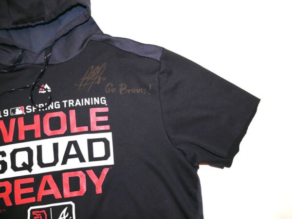 Rusber Estrada Team Issued & Signed Official Atlanta Braves 2019 Spring Training Whole Squad Ready Majestic Pullover Hoodie